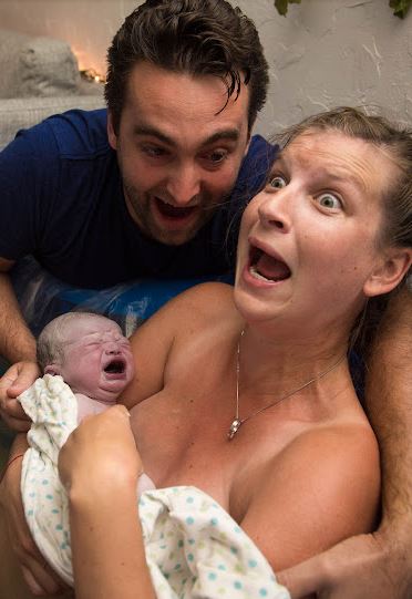 After giving birth to a son, irreplaceable photos capture the mother's shock.