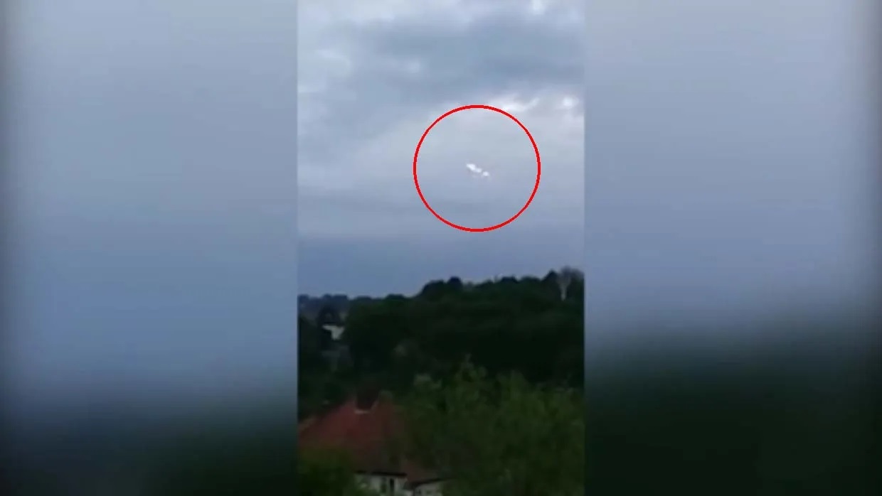 They capture an incredible UFO on a Royal British Air Force facility