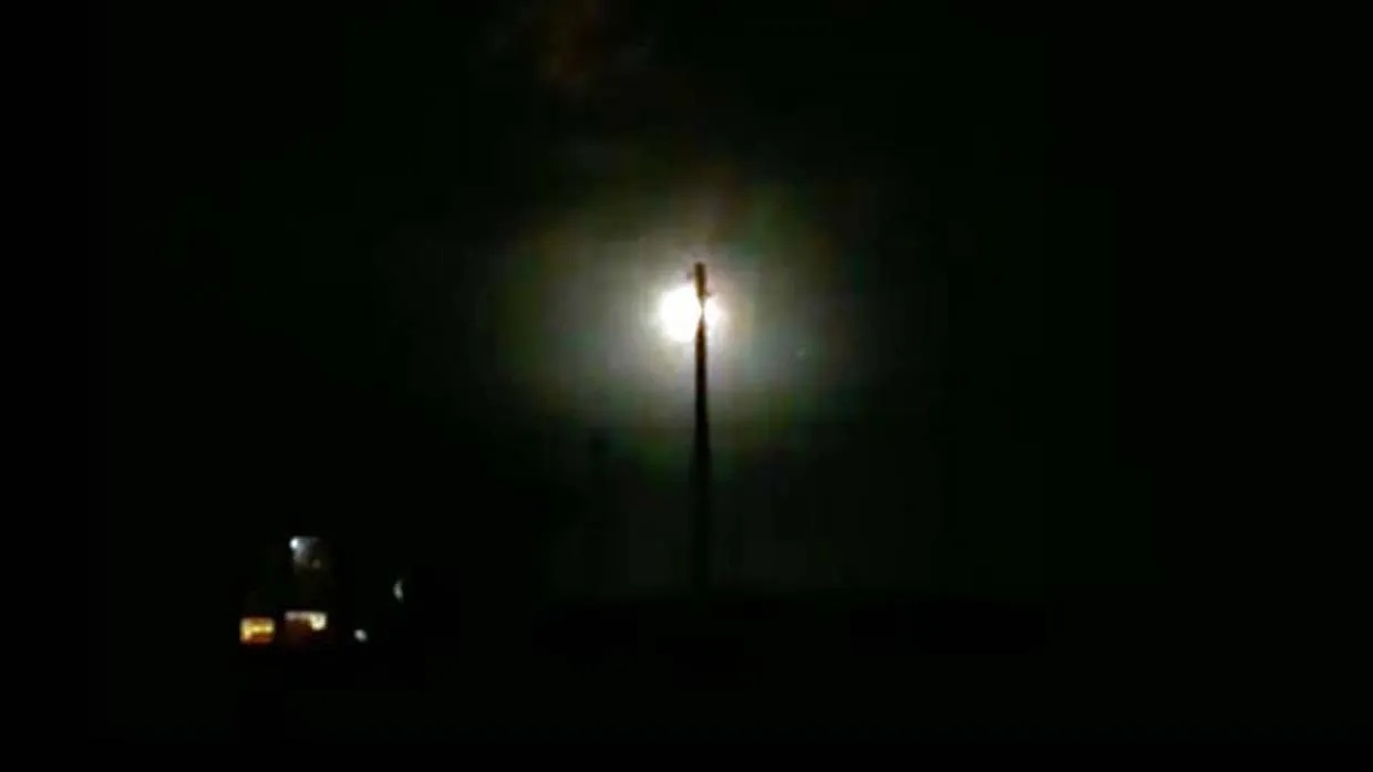 A massive UFO crashes in Kazakhstan, witnessed by hundreds of people