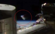 The International Space Station s cameras catch a bizarre alien cylinder (UFO)