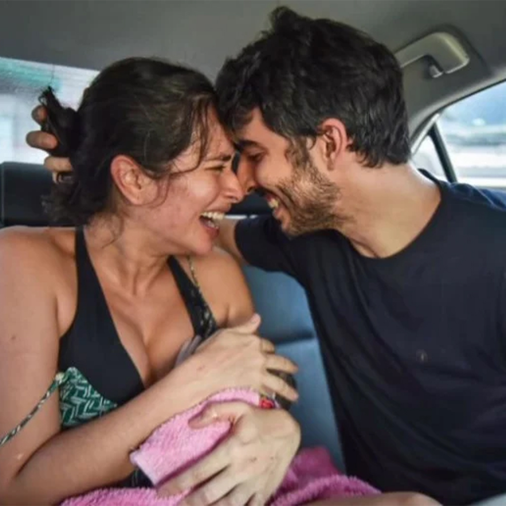 Pictures of a woman giving birth in her car's trunk are breathtaking.