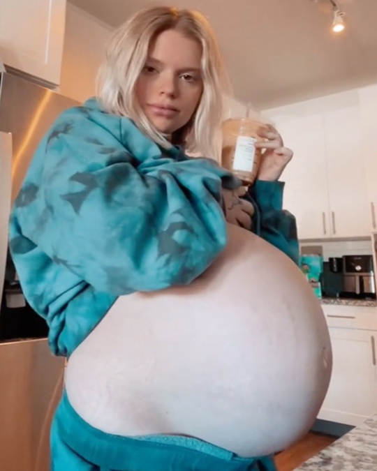 The pregnant mother of twins surprises everyone with her enormous pregnancy bump.